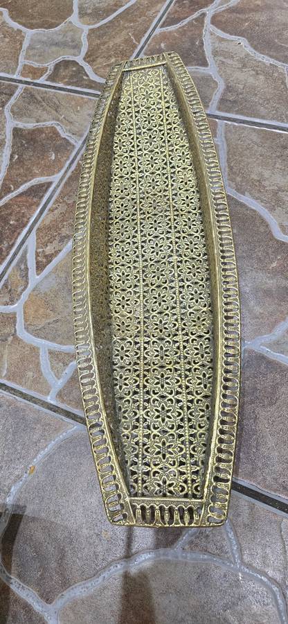 STUNNING BRASS BOAT SHAPED TABLE DECOR(68cm length)