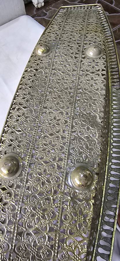 STUNNING BRASS BOAT SHAPED TABLE DECOR(68cm length)