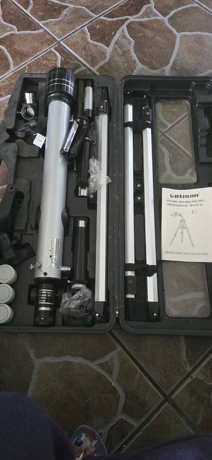 REFRACTOR TYPE TELESCOPE (COMPLETE SET WITH TRIPOD)IN CASE-MINT CONDITION