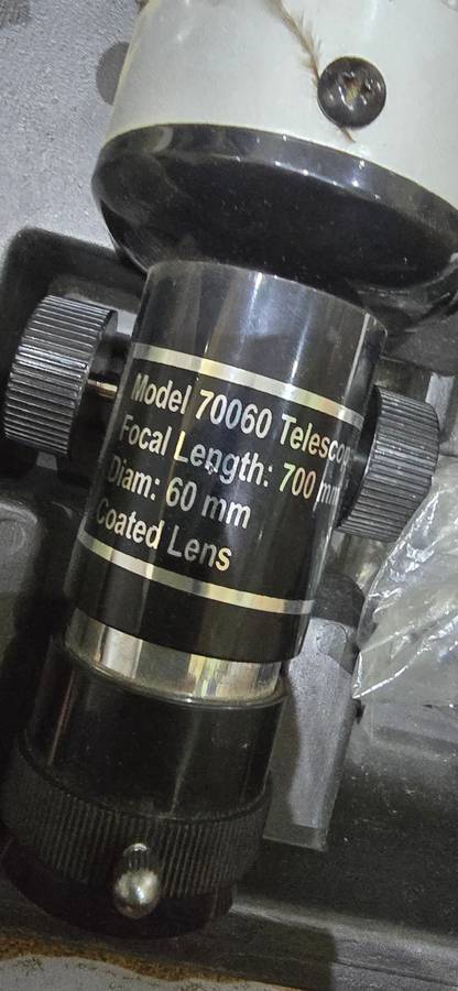 REFRACTOR TYPE TELESCOPE (COMPLETE SET WITH TRIPOD)IN CASE-MINT CONDITION