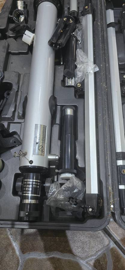 REFRACTOR TYPE TELESCOPE (COMPLETE SET WITH TRIPOD)IN CASE-MINT CONDITION