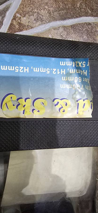 REFRACTOR TYPE TELESCOPE (COMPLETE SET WITH TRIPOD)IN CASE-MINT CONDITION