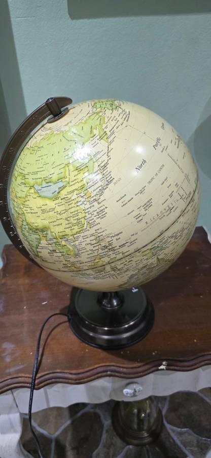 VINTAGE WORLD GLOBE *(LIGHT UP)