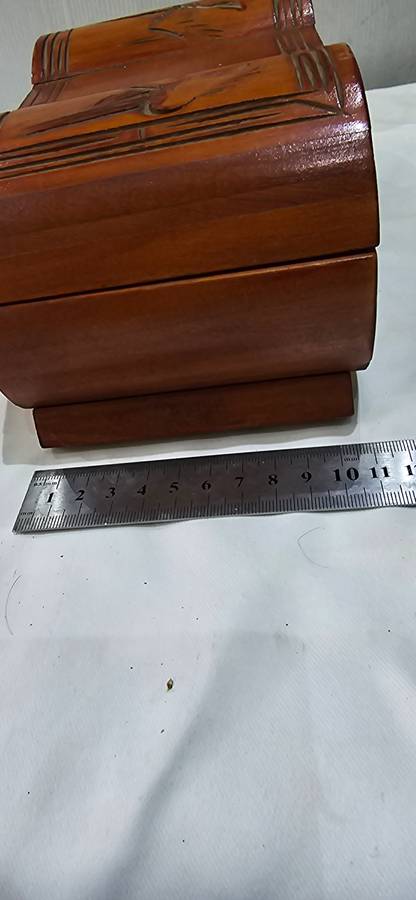 VINTAGE CARVED SOLID WOOD JEWELERY BOX