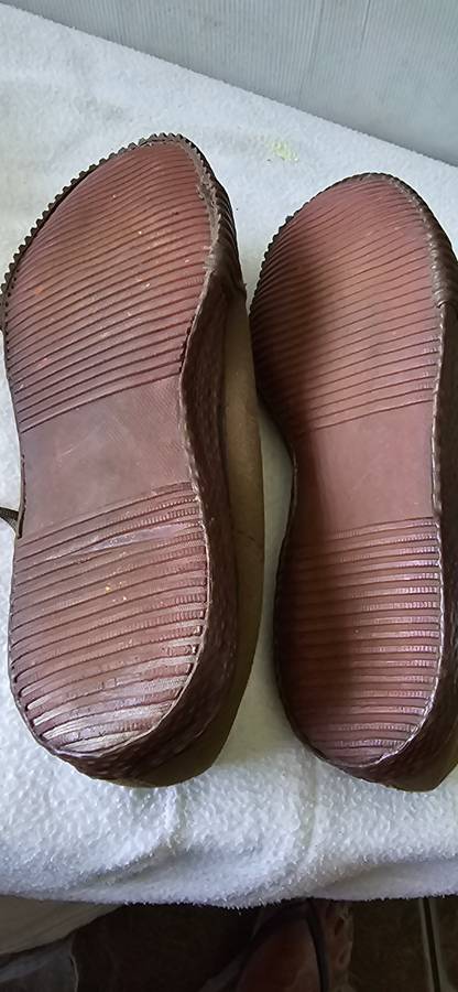 RUNACAM 1971 N.C.R.M GOOD QUALITY TEKKIES(SIZE 8)