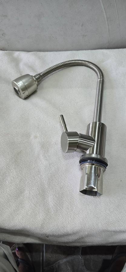 STAINLESS STEEL FLEXIBLE FAUCET