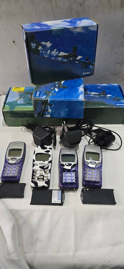 JOBLOT VINTAGE NOKIA CELLPHONE WITH ORIGINAL BOX-SEE DESCRIPTION