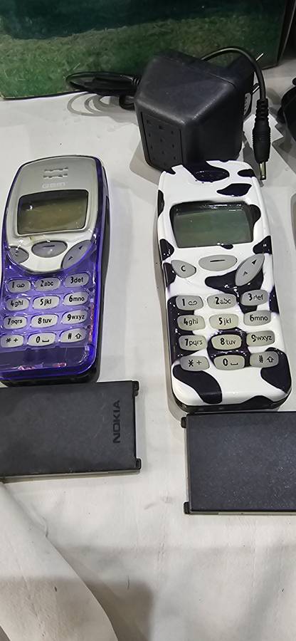 JOBLOT VINTAGE NOKIA CELLPHONE WITH ORIGINAL BOX-SEE DESCRIPTION