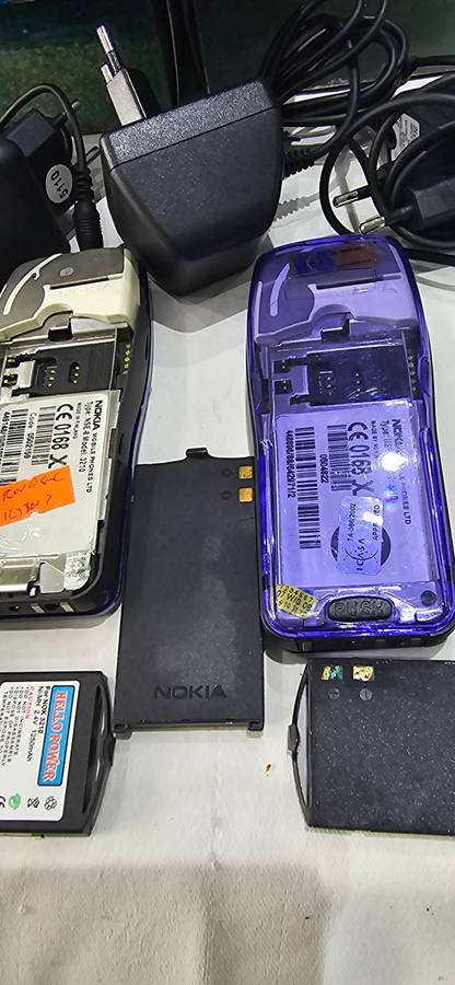 JOBLOT VINTAGE NOKIA CELLPHONE WITH ORIGINAL BOX-SEE DESCRIPTION