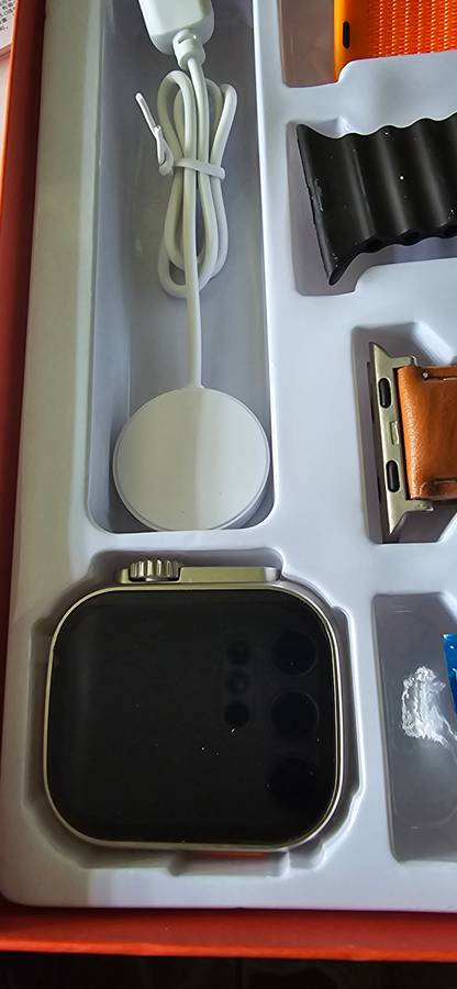 SMART WATCH WITH 4 CHANGEABLE STRAPS