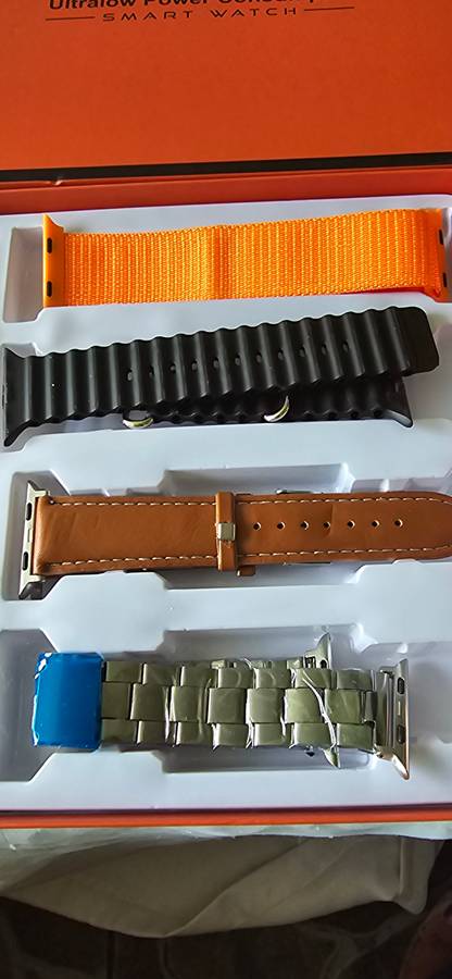 SMART WATCH WITH 4 CHANGEABLE STRAPS