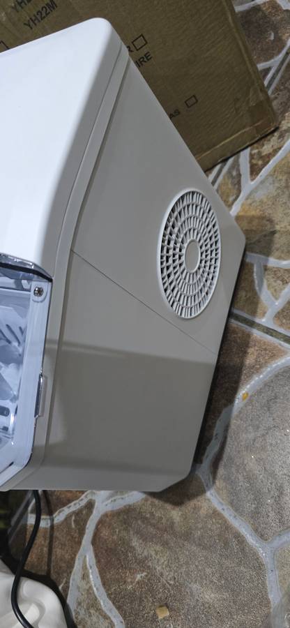 HOUSEHOLD BULLET ICE MAKER