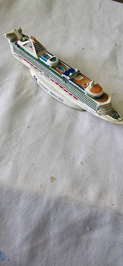 RESIN MODEL GOLDEN PRINCESS SHIP