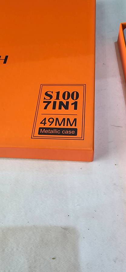 Smart watch with 7 changeable straps