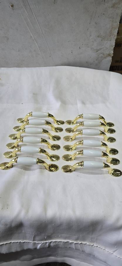 12 PIECE BRASS WITH WHITE FURNITURE HANDLES INCL.SCREWS