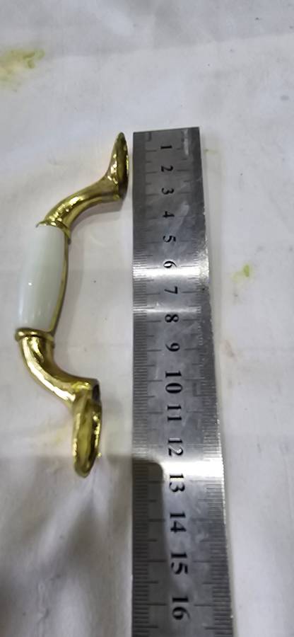 12 PIECE BRASS WITH WHITE FURNITURE HANDLES INCL.SCREWS