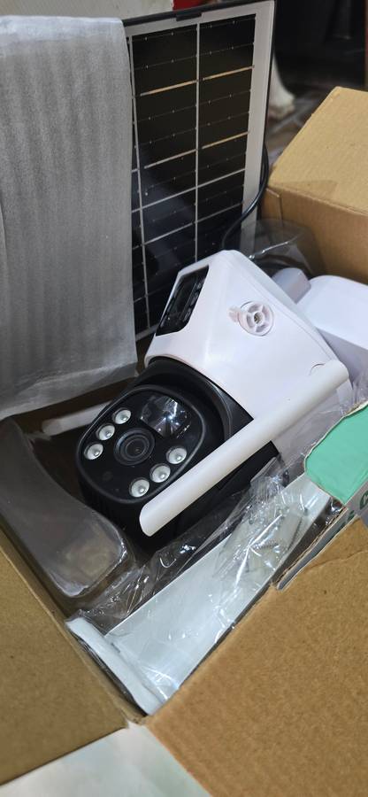 TWO SCREENS SOLAR OUTDOOR CAMERA