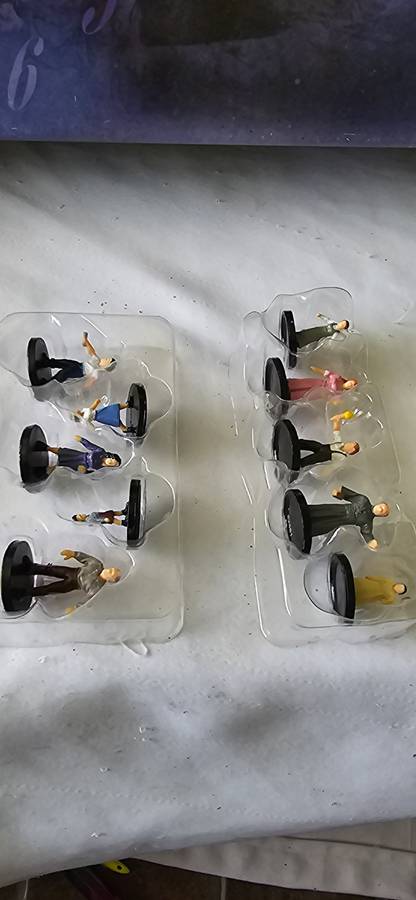 BETRAYAL LEGACY BOARD GAME WITH FIGURINES