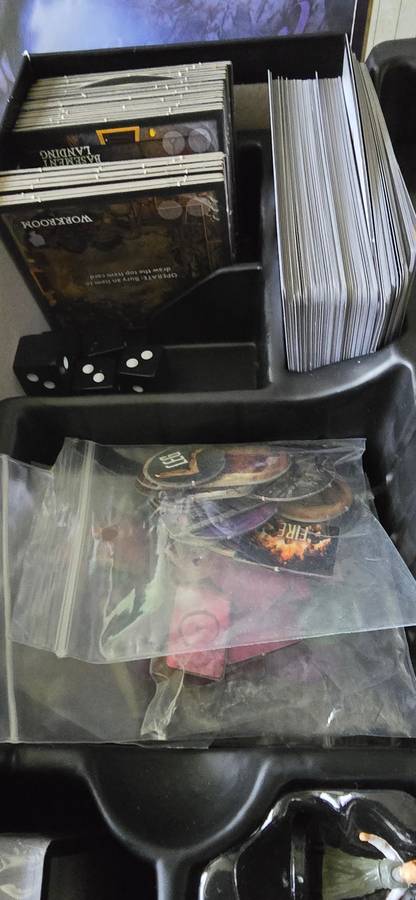 BETRAYAL LEGACY BOARD GAME WITH FIGURINES