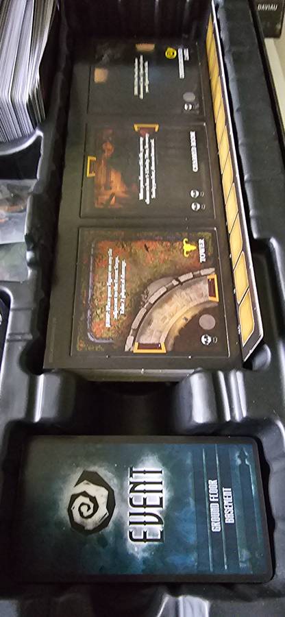 BETRAYAL LEGACY BOARD GAME WITH FIGURINES