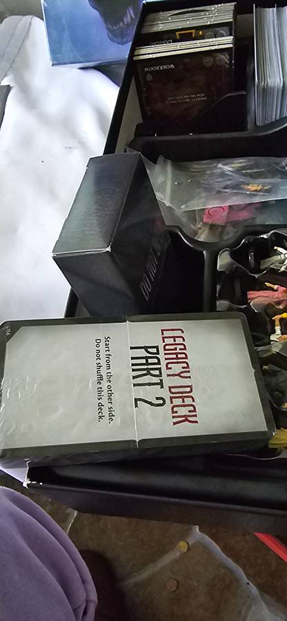 BETRAYAL LEGACY BOARD GAME WITH FIGURINES