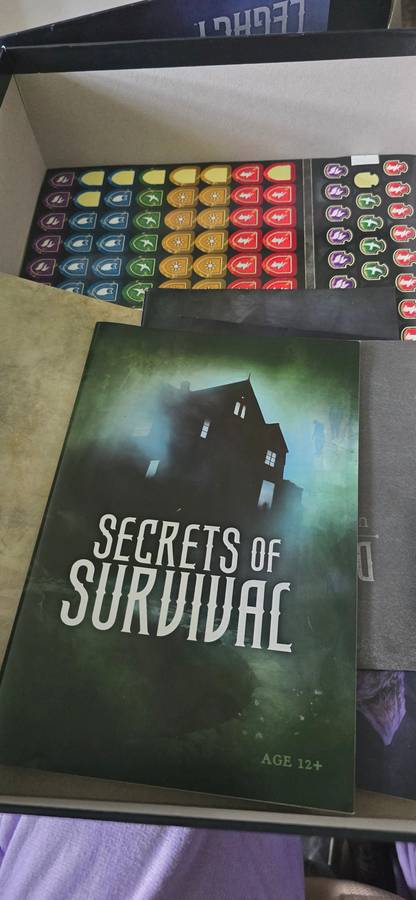 BETRAYAL LEGACY BOARD GAME WITH FIGURINES