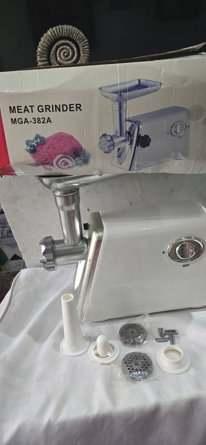 MEAT GRINDER (UNUSED) WITH ATTACHMENTS
