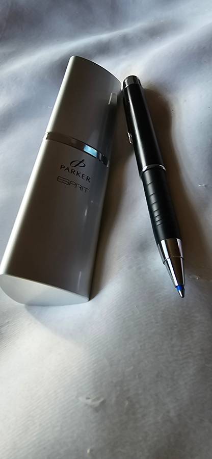 PARKER ESPRIT BALLPEN WITH ORIGINAL METAL CASE