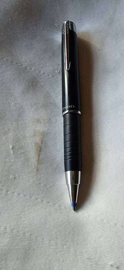 PARKER ESPRIT BALLPEN WITH ORIGINAL METAL CASE