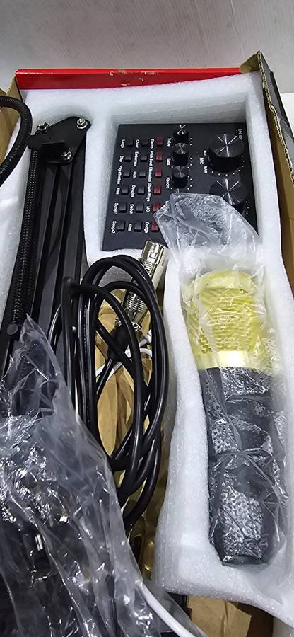 MICROPHONE KIT WITH V8 LIVE SOUND CARD
