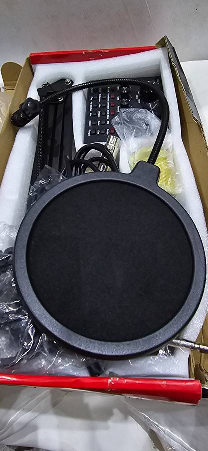 MICROPHONE KIT WITH V8 LIVE SOUND CARD