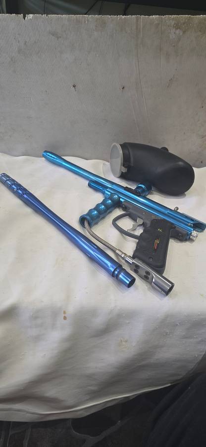 E GRIP PAINTBALL GUN WITH CARRY CASE