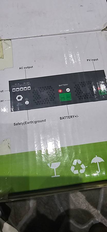 1.5/3KVA PURE SINEWAVE HYBRID SOLAR INVERTER(UNUSED)SEE DESCRIPTION