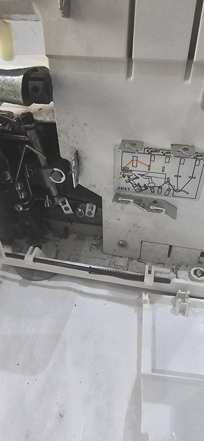 EMPISAL OVERLOCKER(NO CABLES )SEE DESCRIPTION