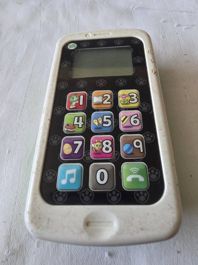 LEAPFROG CHAT AND COUNT PHONE TOY