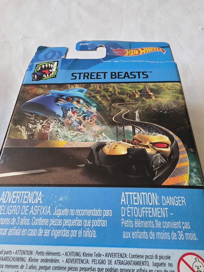 SET OF 5 HOTWHEELS STREET BEASTS CARS