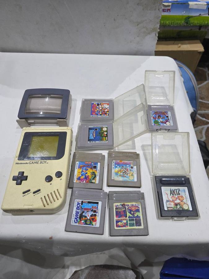 NINTENDO 1989 GAME BOY INCL.8 GAME CARTRIDGES