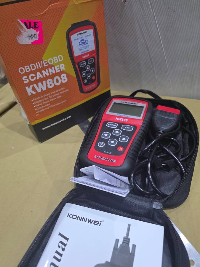 KONWEI OBD11 SCANNER KW808