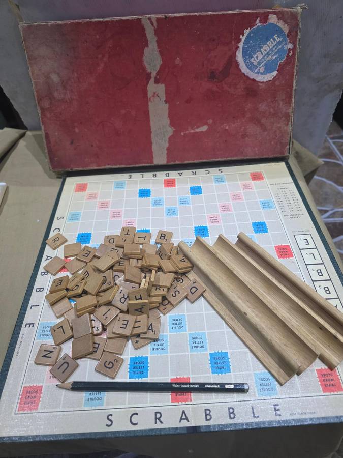 1950/1960's VINTAGE SCRABBLE BOARD GAME SET