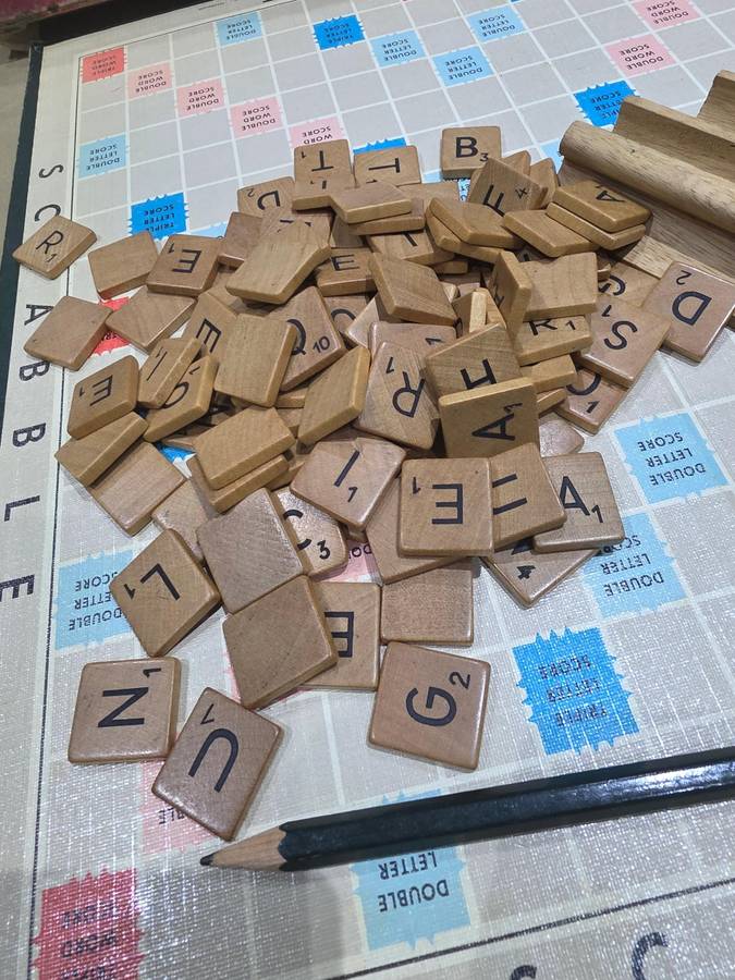 1950/1960's VINTAGE SCRABBLE BOARD GAME SET
