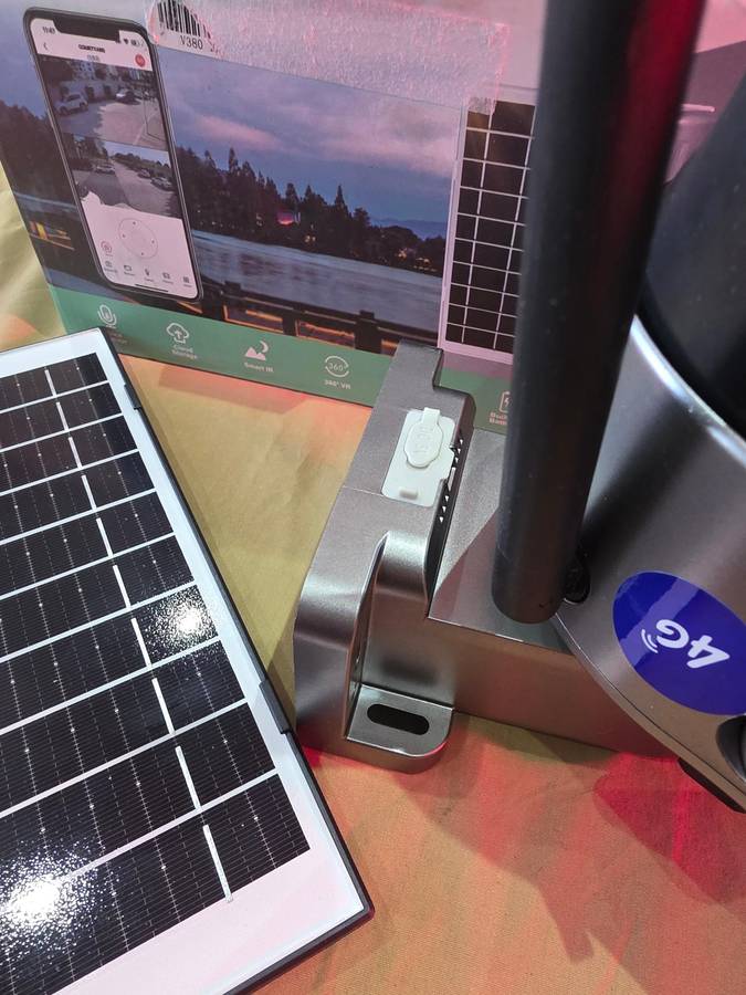 SOLAR 2 SCREENS OUTDOOR CAMERA