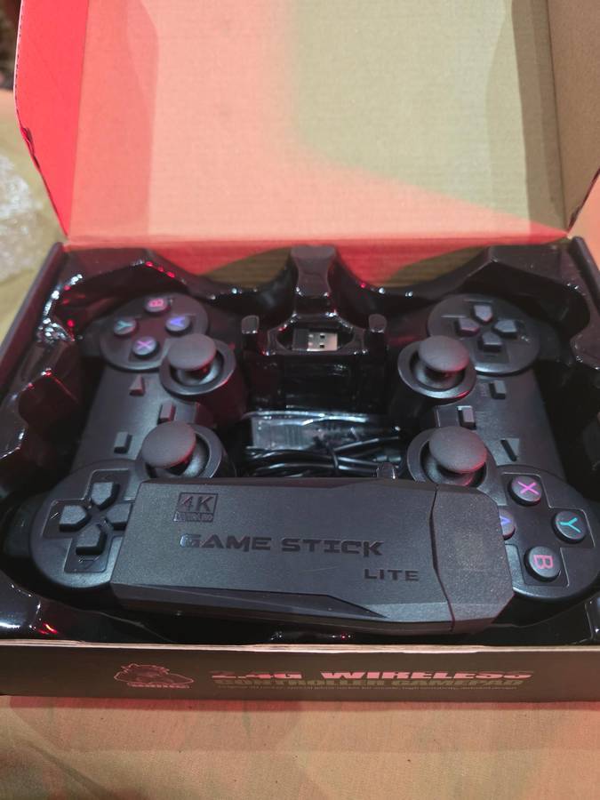 2.4G WIRELESS CONTROLLER GAMEPAD