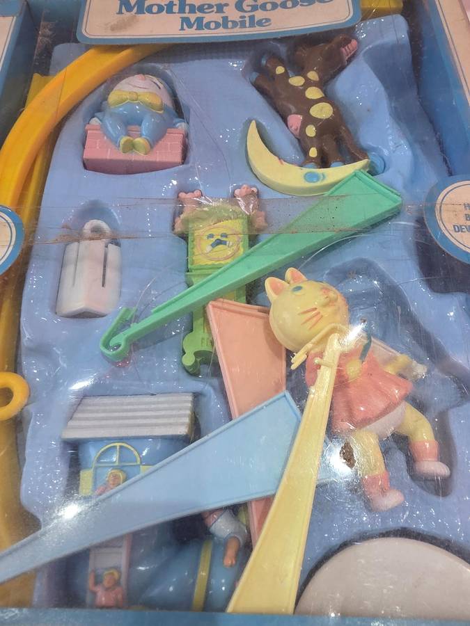 VINTAGE MUSICAL MOTHER GOOSE MOBILE NURSERY TOYS(UNUSED)