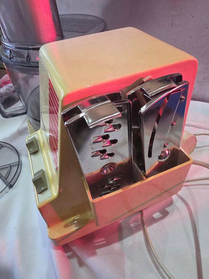 VINTAGE PINEWARE FOOD PROCESSOR WITH ALL ATTACHMENTS