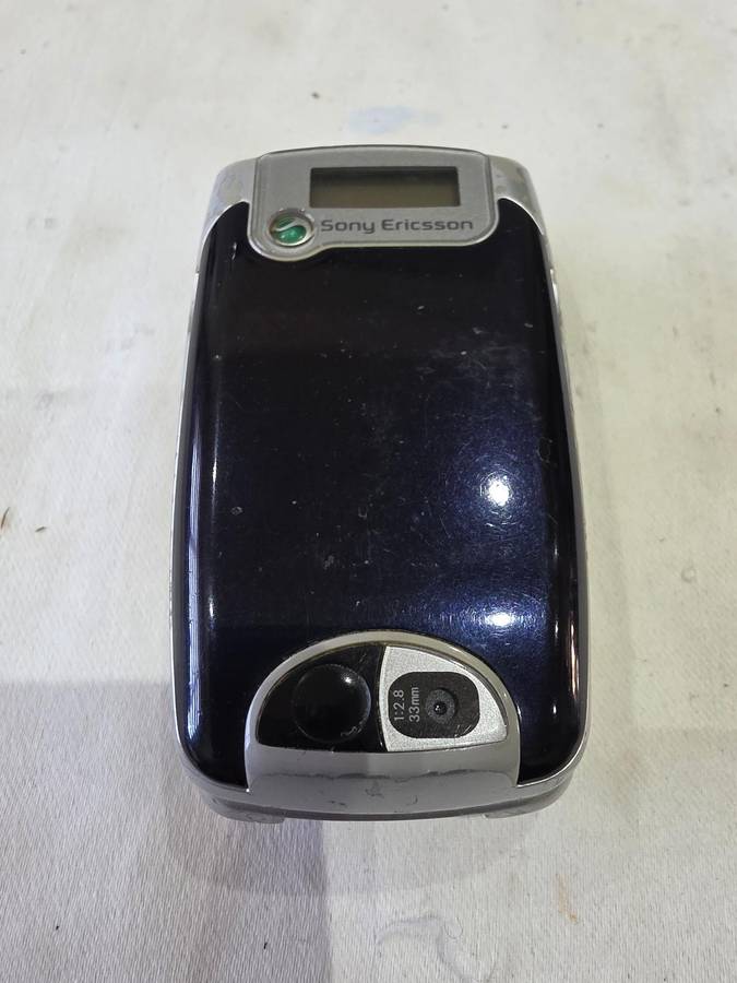 Vintage Sony Ericsson Cellphone