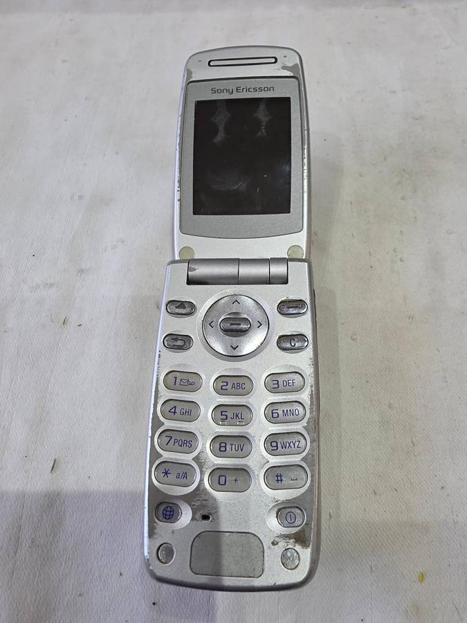 Vintage Sony Ericsson Cellphone