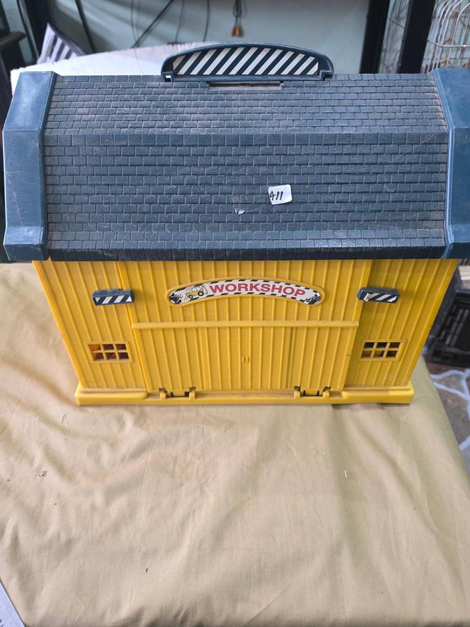 35 piece construction vehicles, workers, signs etc. Includes workshop.