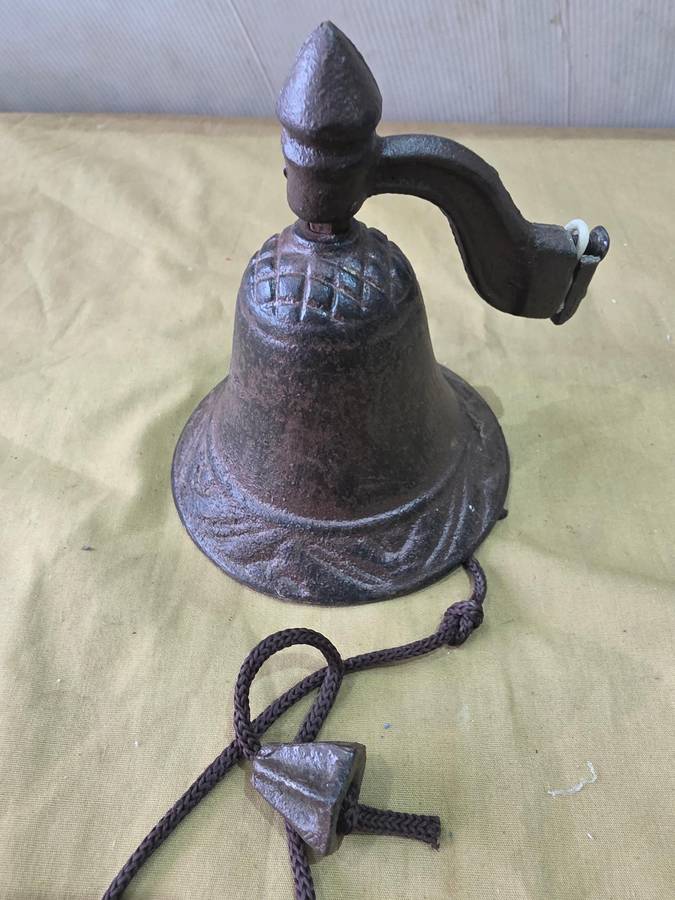 CAST IRON VINTAGE RUSTIC BELL