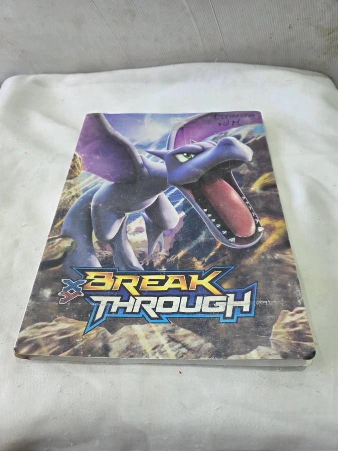 ALBUM OF POKEMAN CARDS