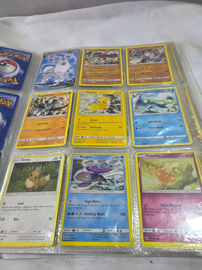 ALBUM OF POKEMAN CARDS